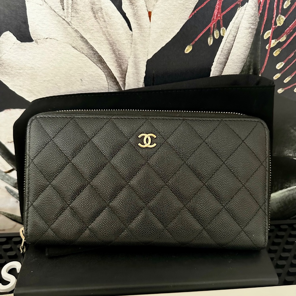 CHANEL Quilted Wallet Black